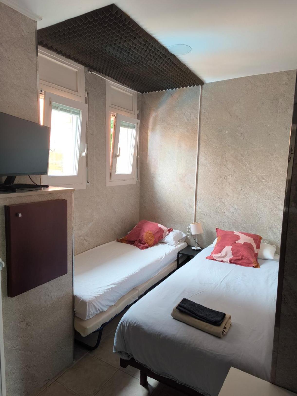 Barcelona Village Homestay Tiana Extérieur photo